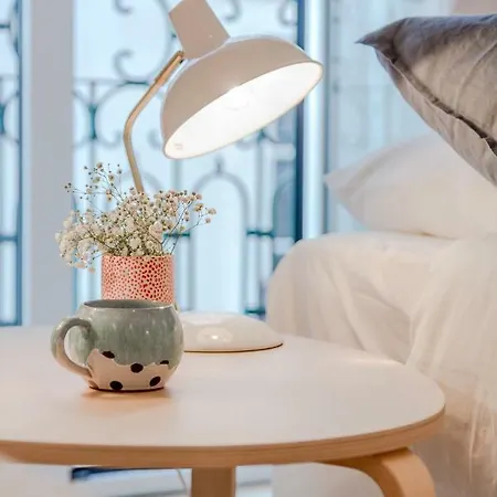 Sunny Bairro Alto & Chiado Apartment, By Timecooler 公寓