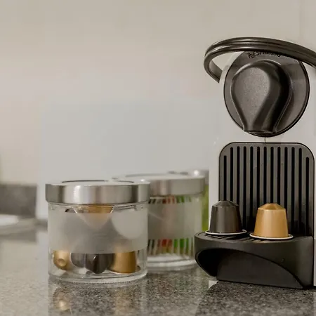 Sunny Bairro Alto & Chiado Apartment, By Timecooler ליסבון