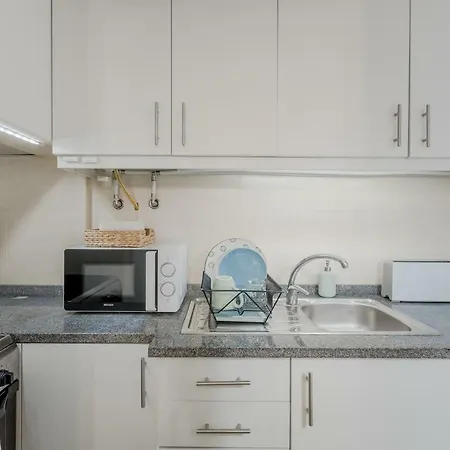 Sunny Bairro Alto & Chiado Apartment, By Timecooler דירה *