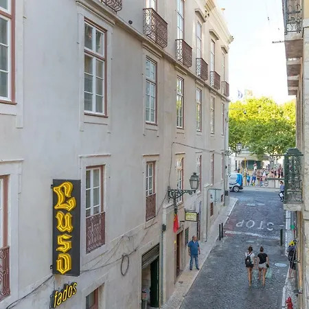 Sunny Bairro Alto & Chiado Apartment, By Timecooler * Лиссабон