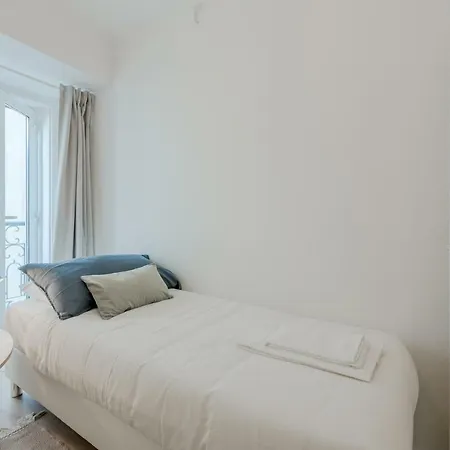 Sunny Bairro Alto & Chiado Apartment, By Timecooler ליסבון