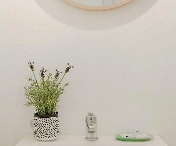 Sunny Bairro Alto & Chiado Apartment, By Timecooler شقة