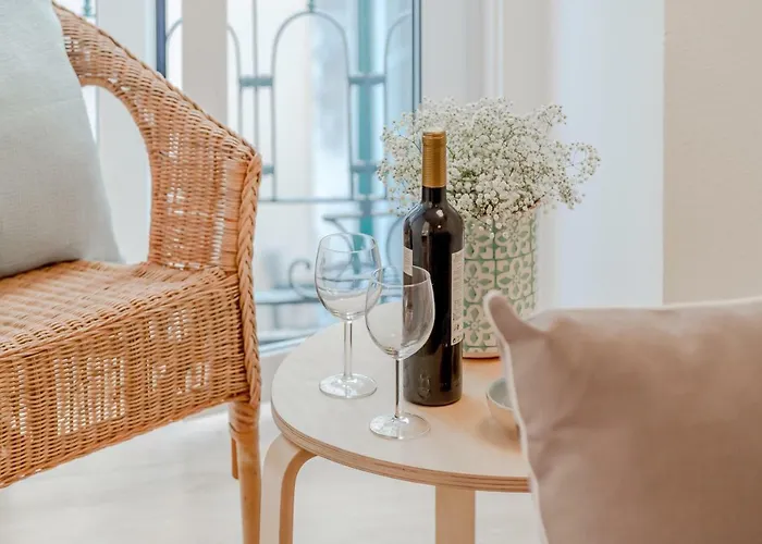 Sunny Bairro Alto & Chiado Apartment, By Timecooler شقة