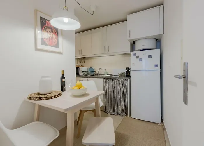 Sunny Bairro Alto & Chiado Apartment, By Timecooler شقة *