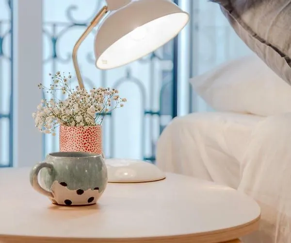Sunny Bairro Alto & Chiado Apartment, By Timecooler شقة