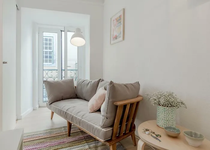 Sunny Bairro Alto & Chiado Apartment, By Timecooler شقة Lisboa