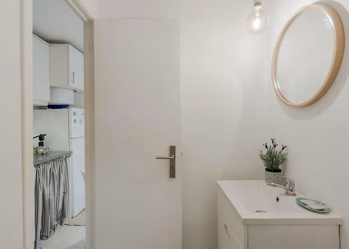 Sunny Bairro Alto & Chiado Apartment, By Timecooler شقة Lisboa