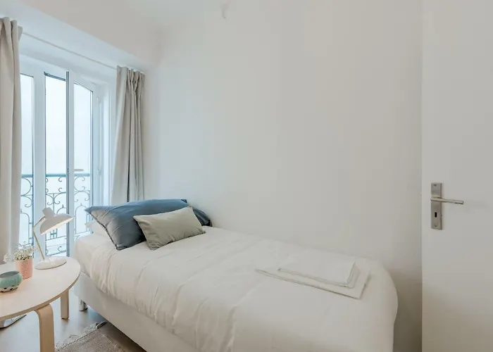 Sunny Bairro Alto & Chiado Apartment, By Timecooler Lisboa