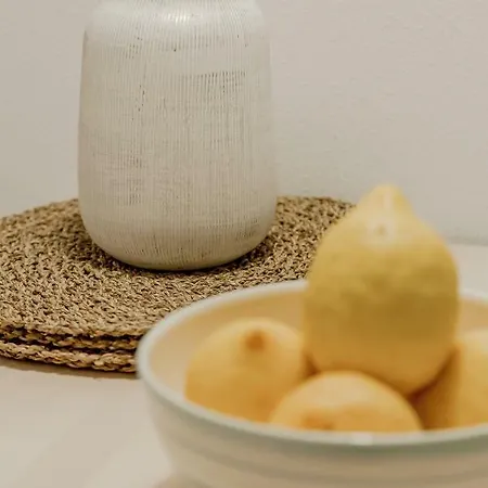 Sunny Bairro Alto & Chiado Apartment, By Timecooler * リスボン